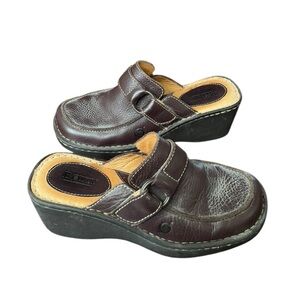 Born womens Brown pebbled leather slip on mules Size 8